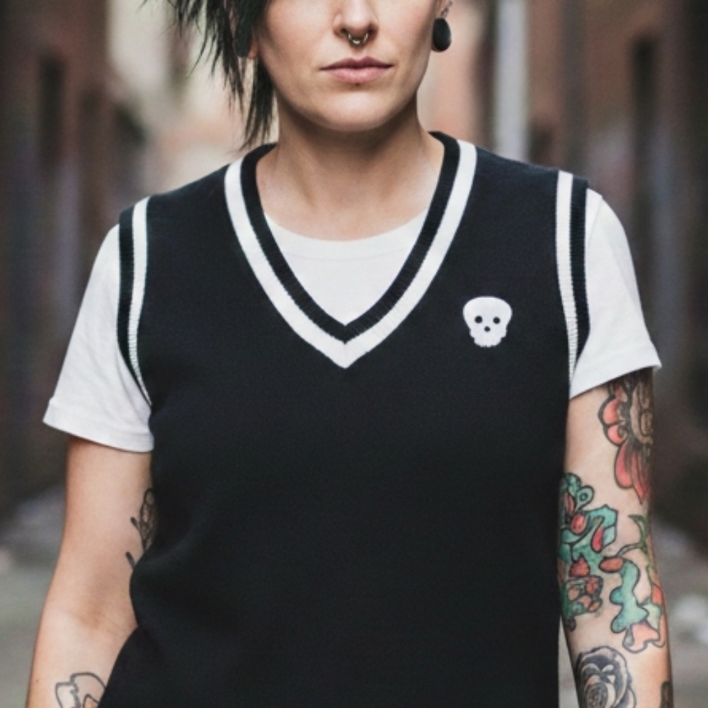 Hot💀TopicNWOT Sweet Sweater Vest with White Skull Accent Size M